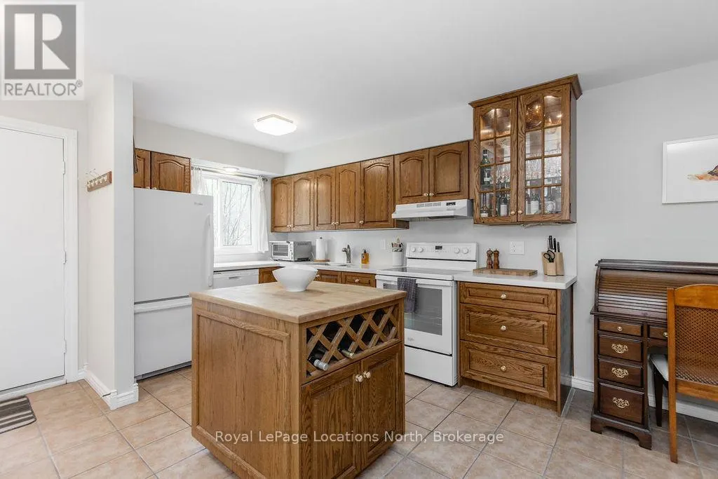 112 ESCARPMENT CRESCENT