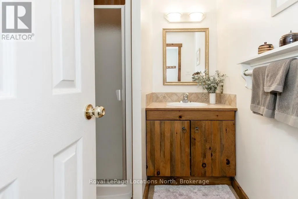 112 ESCARPMENT CRESCENT