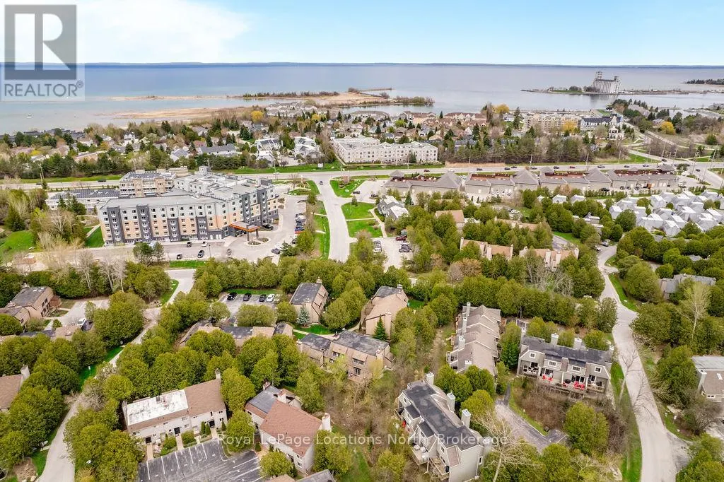 112 ESCARPMENT CRESCENT