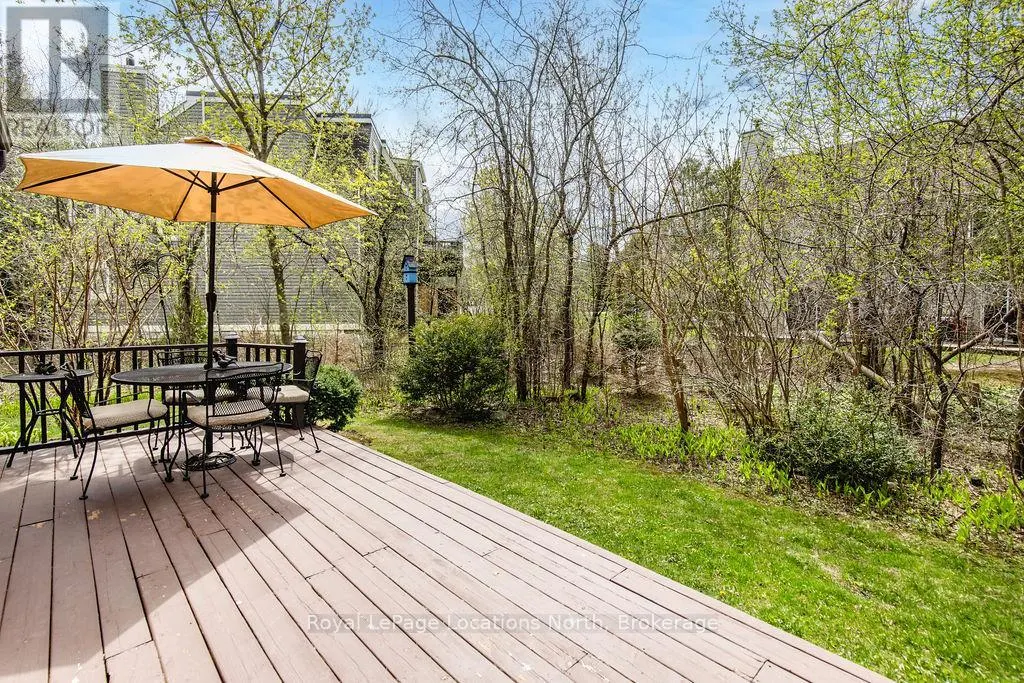 112 ESCARPMENT CRESCENT