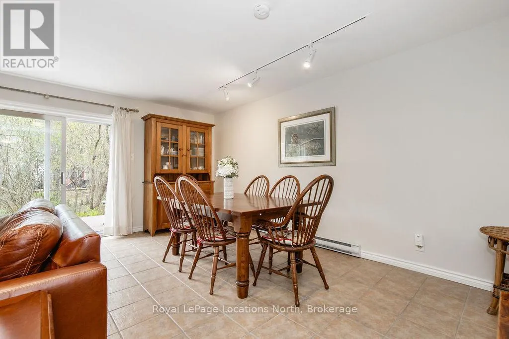 112 ESCARPMENT CRESCENT