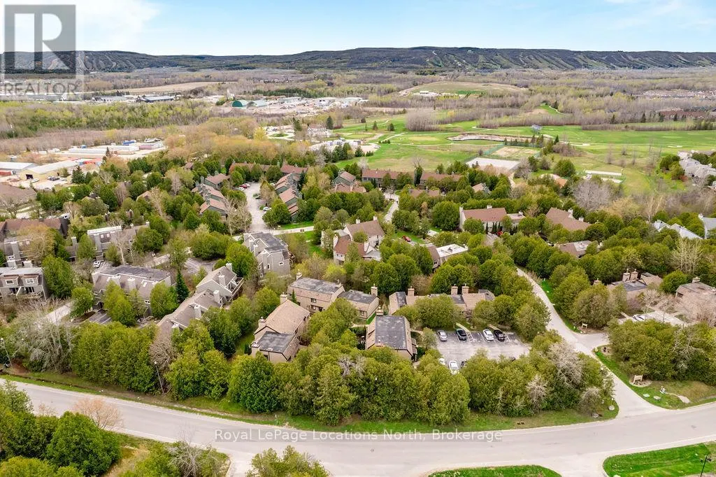 112 ESCARPMENT CRESCENT