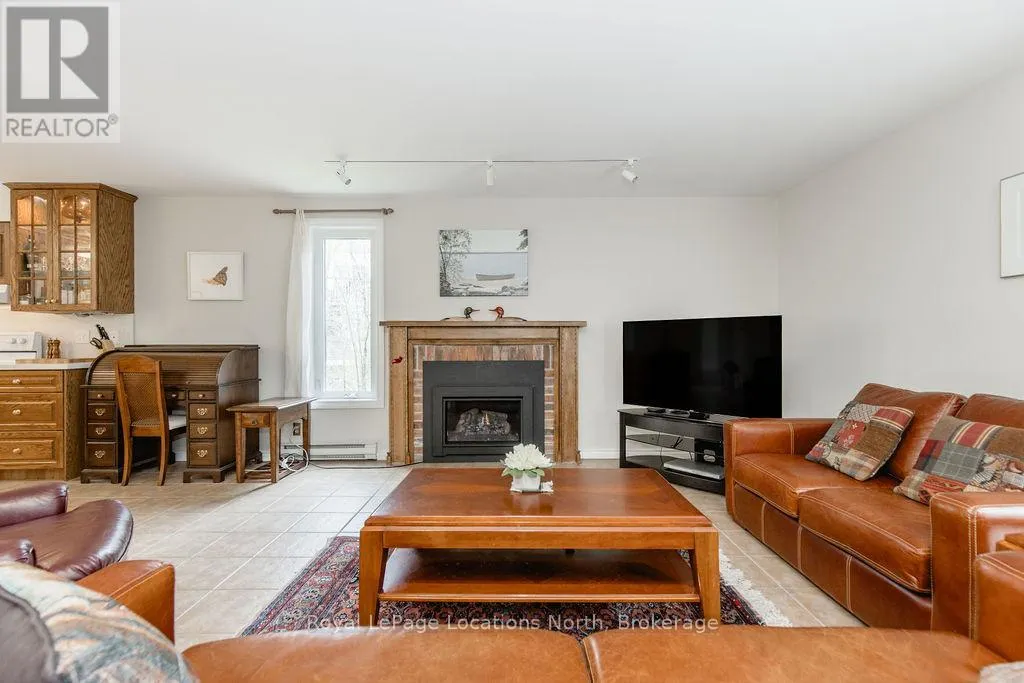 112 ESCARPMENT CRESCENT