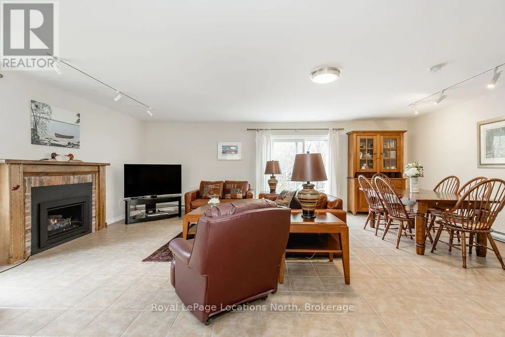 112 ESCARPMENT CRESCENT