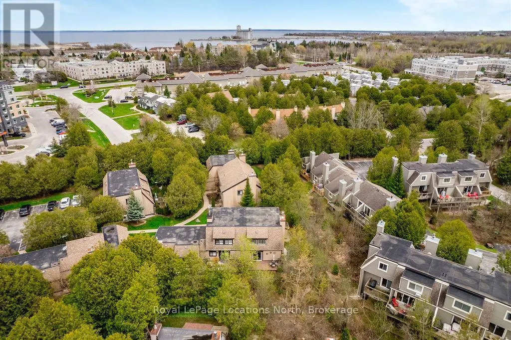 112 ESCARPMENT CRESCENT