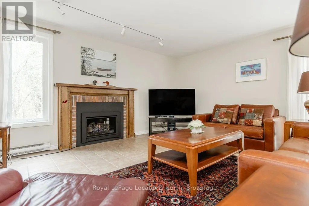 112 ESCARPMENT CRESCENT