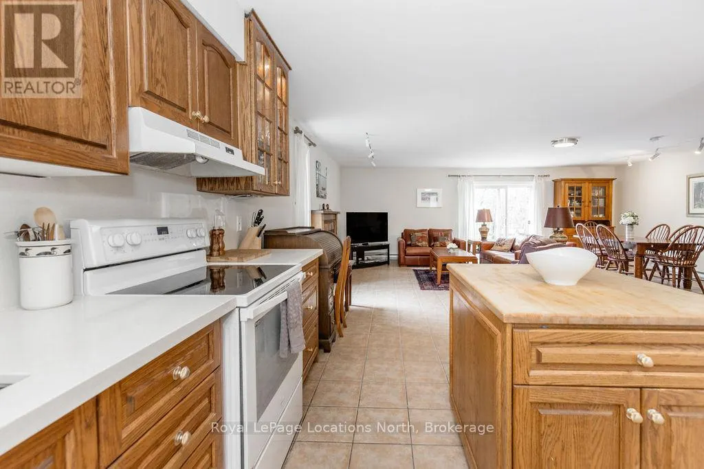 112 ESCARPMENT CRESCENT