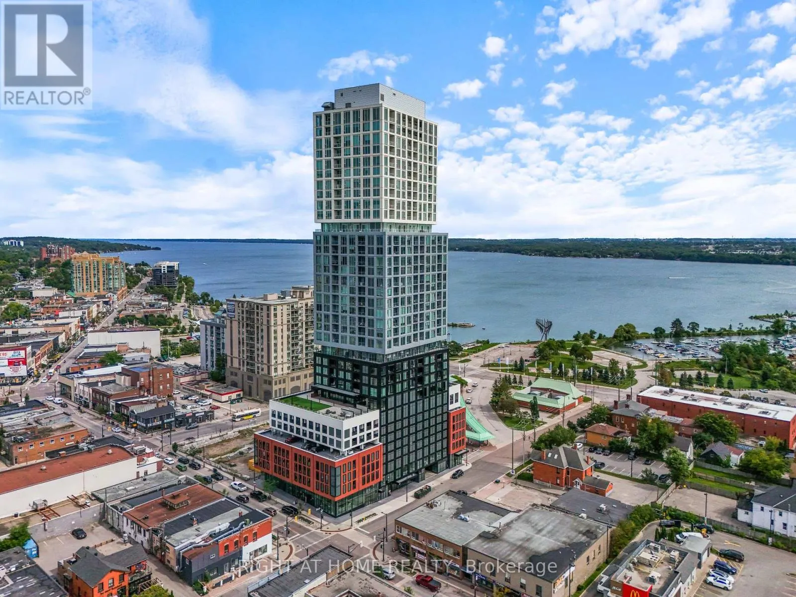 2407 - 39 MARY STREET