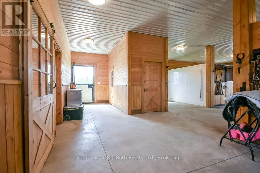 465 RIDGE ROAD E
