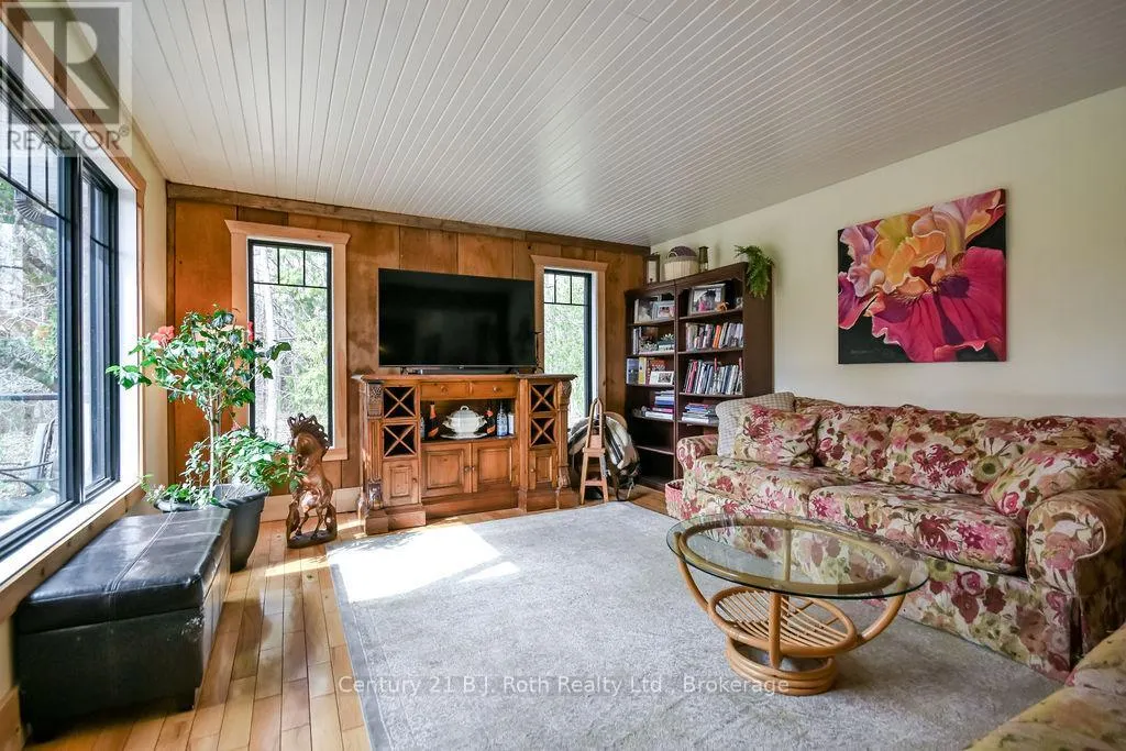 465 RIDGE ROAD E