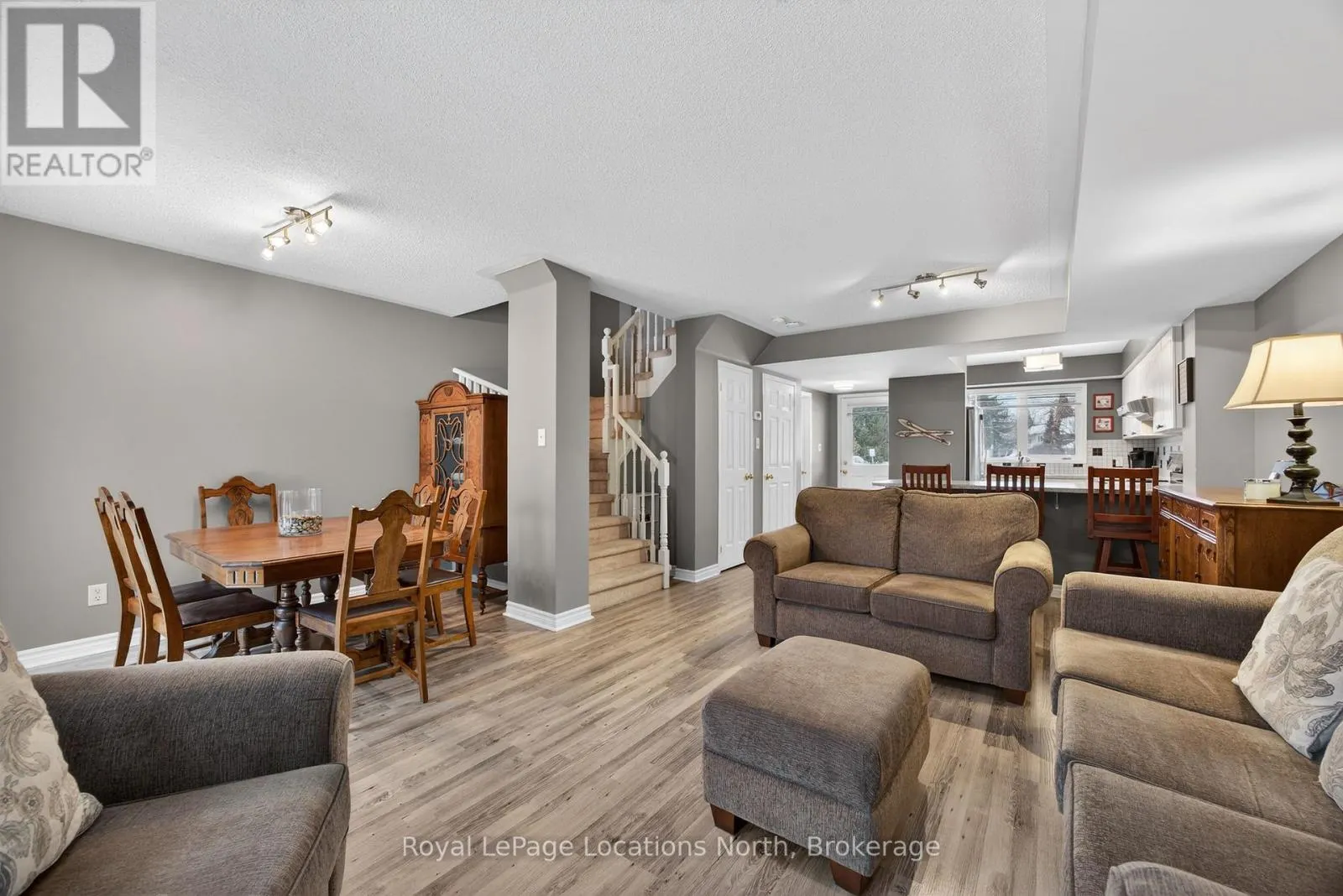 43 SUNDIAL COURT
