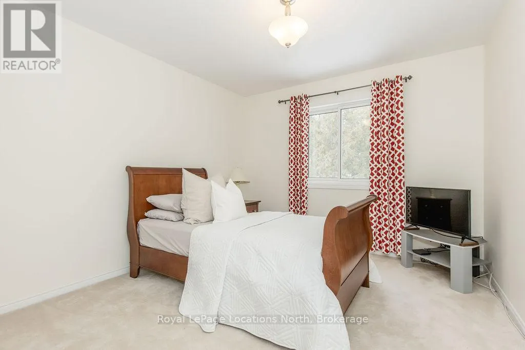 40 FAIRWAY CRESCENT