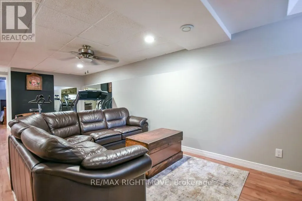 2640 WESTSHORE CRESCENT