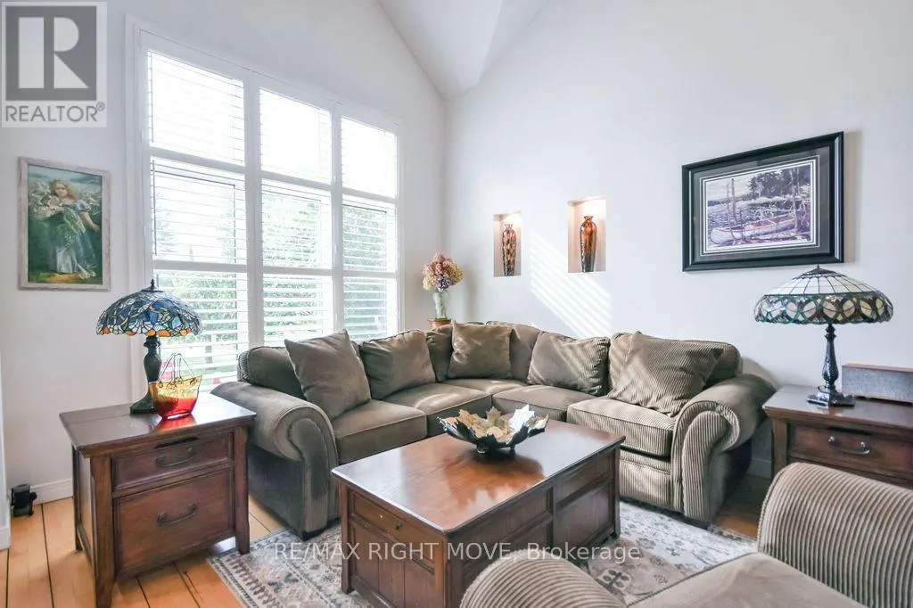 2640 WESTSHORE CRESCENT