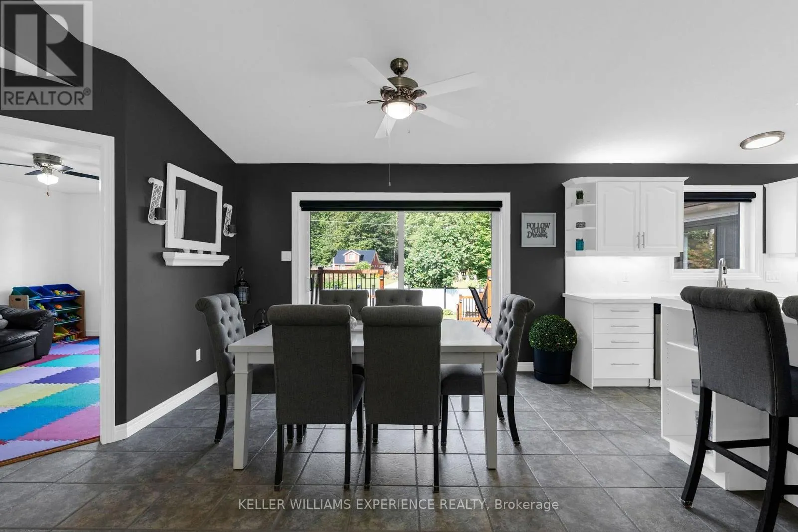 4 DOWNER CRESCENT