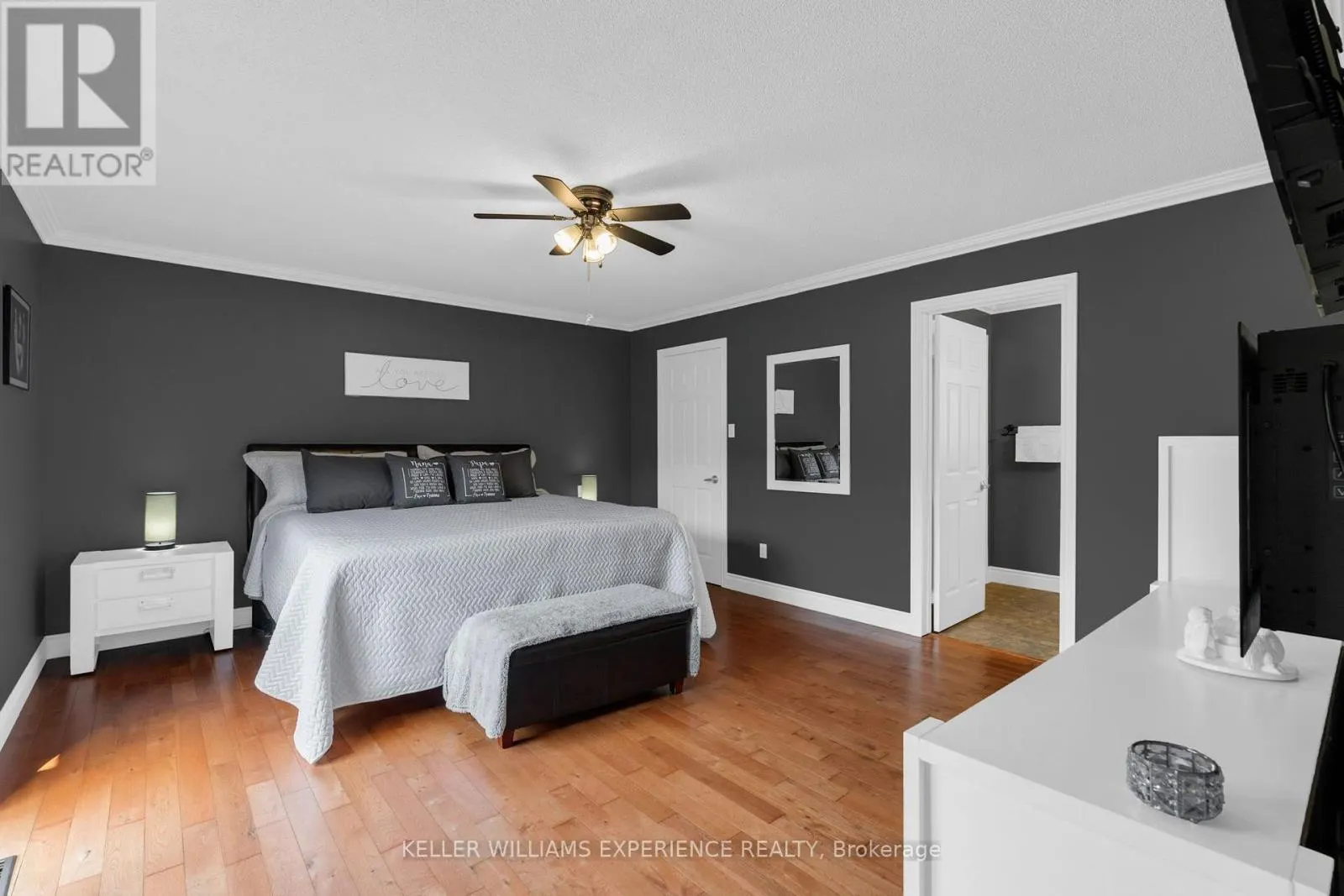4 DOWNER CRESCENT