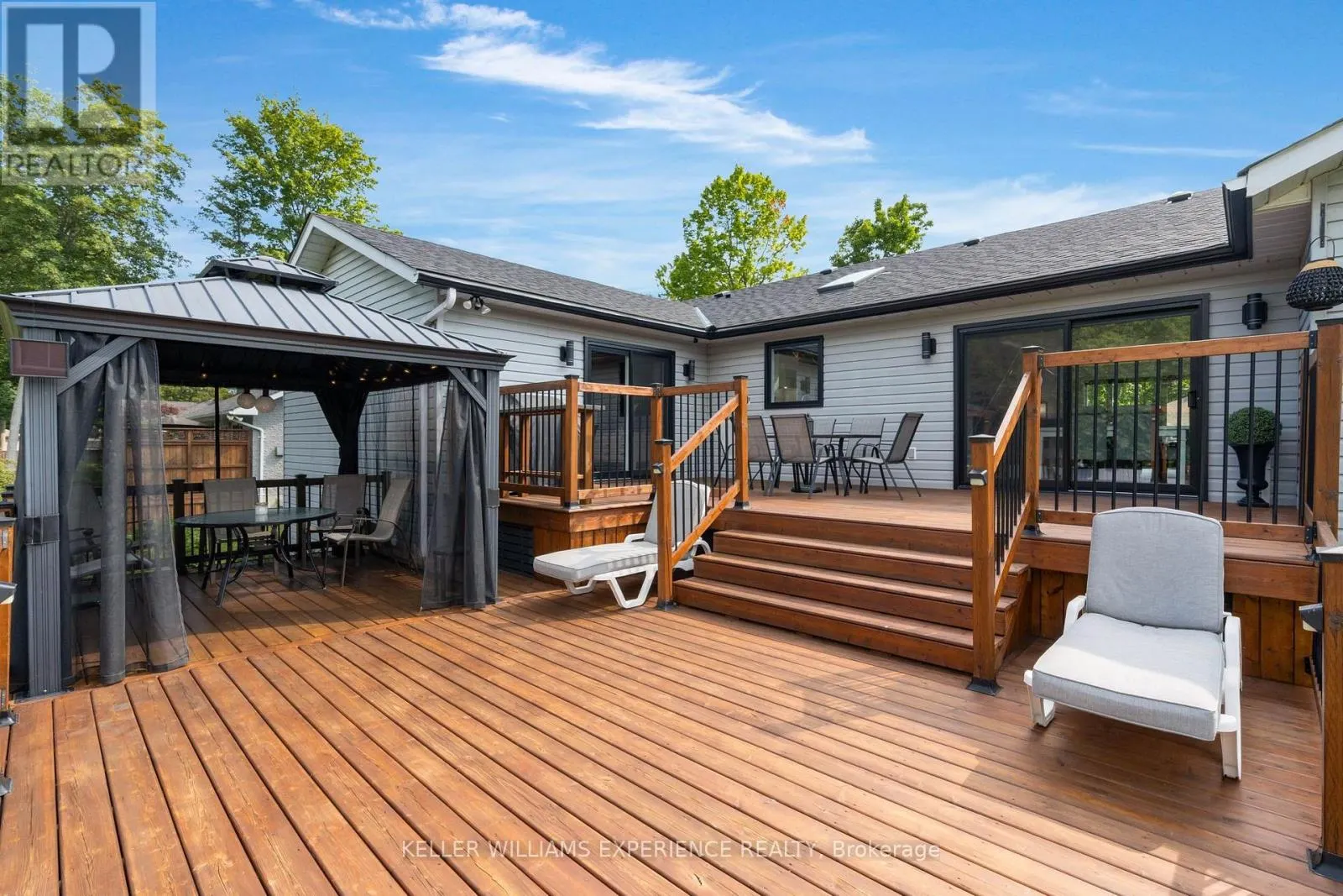 4 DOWNER CRESCENT