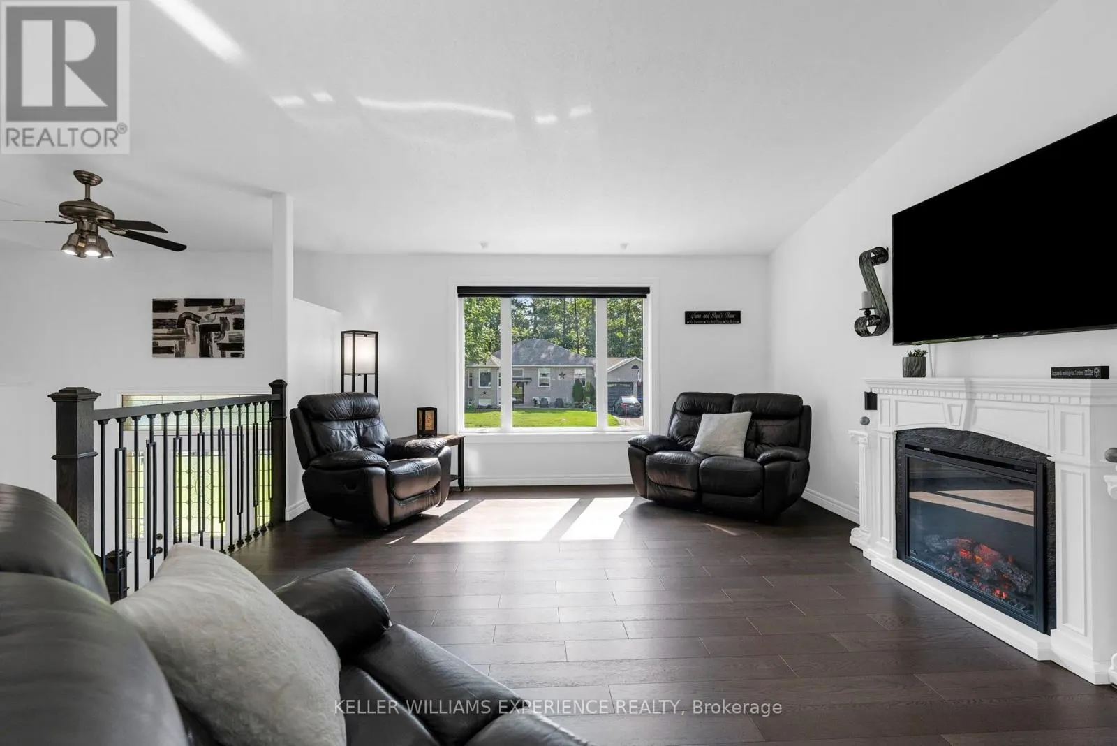 4 DOWNER CRESCENT