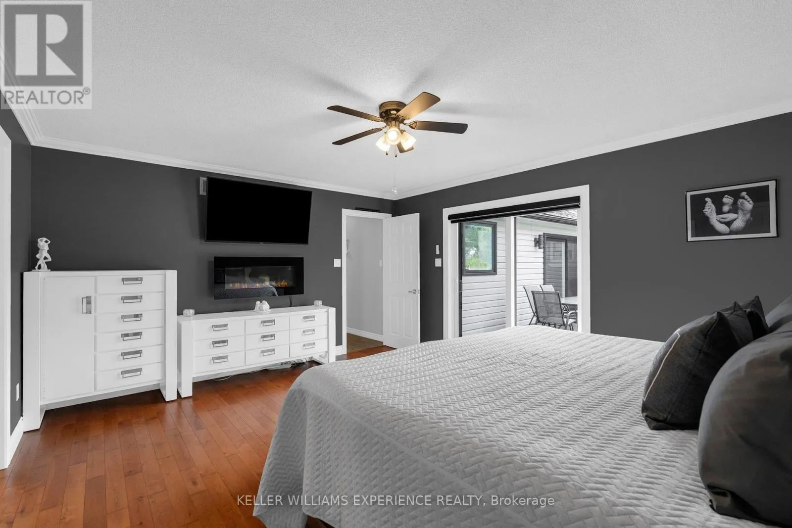 4 DOWNER CRESCENT