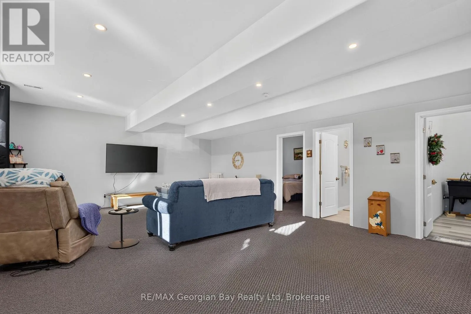 898 YONGE STREET