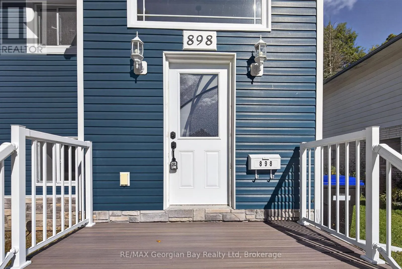 898 YONGE STREET