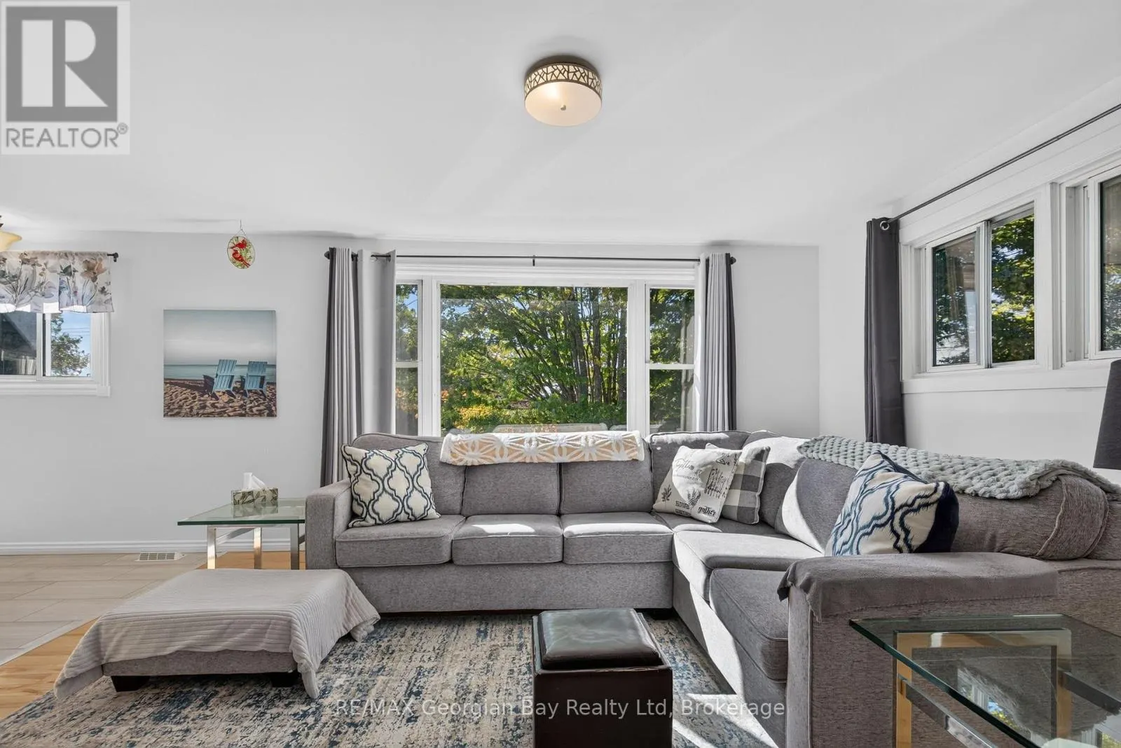 898 YONGE STREET