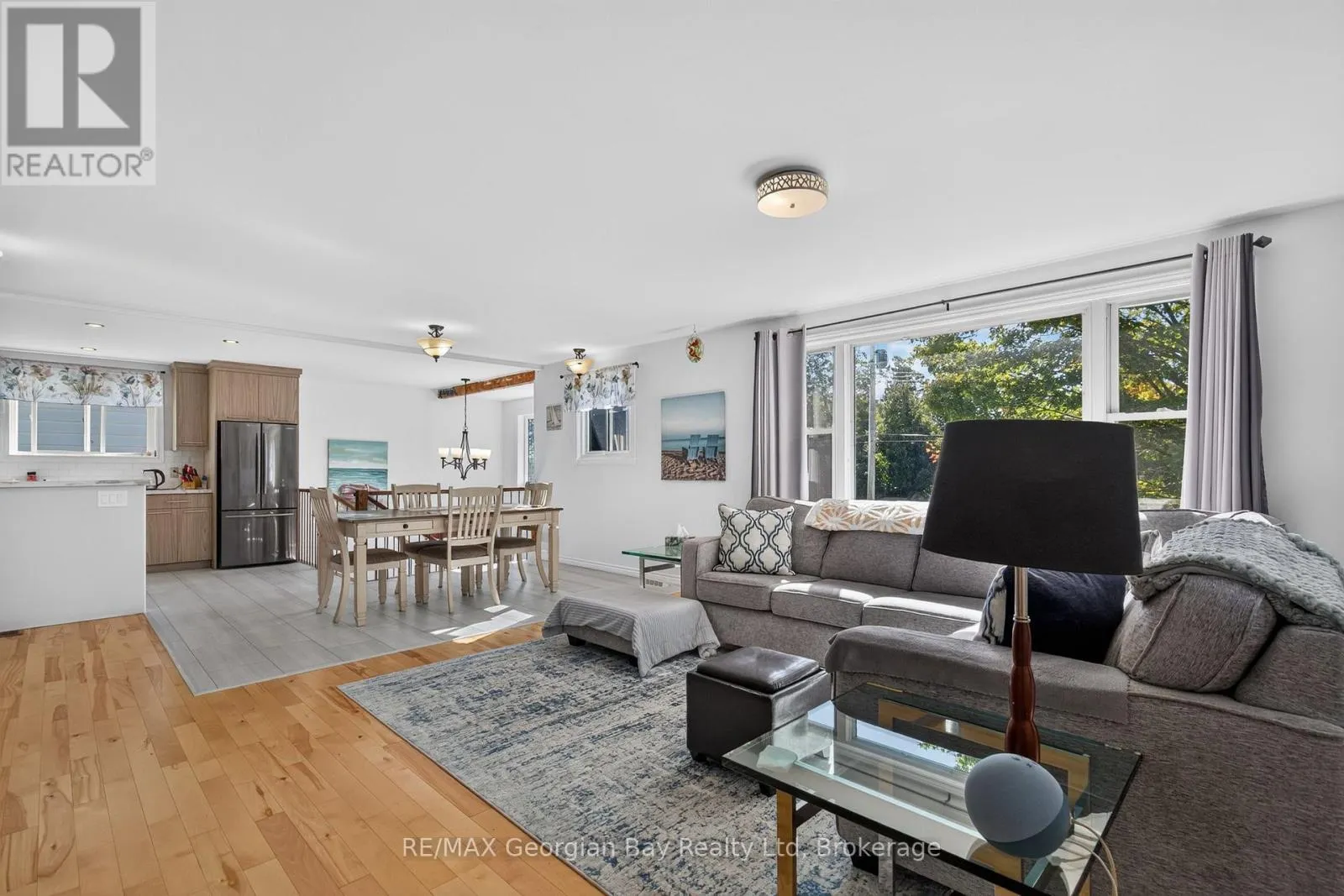 898 YONGE STREET