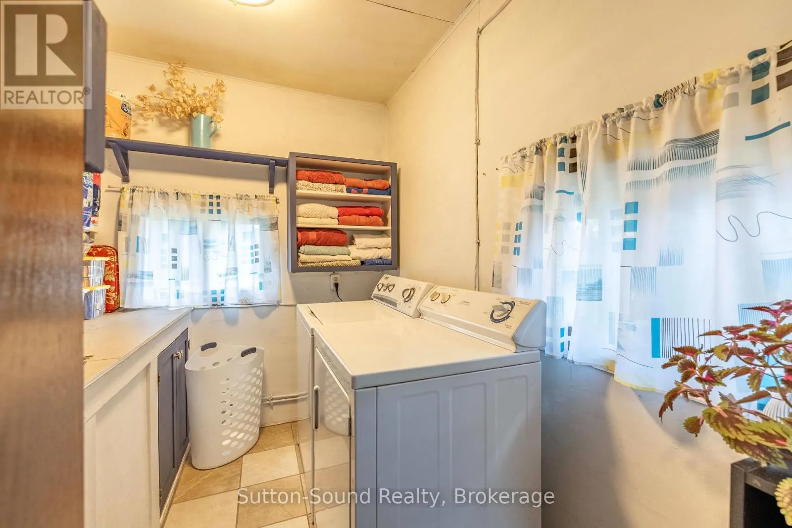307 FOURTH STREET W