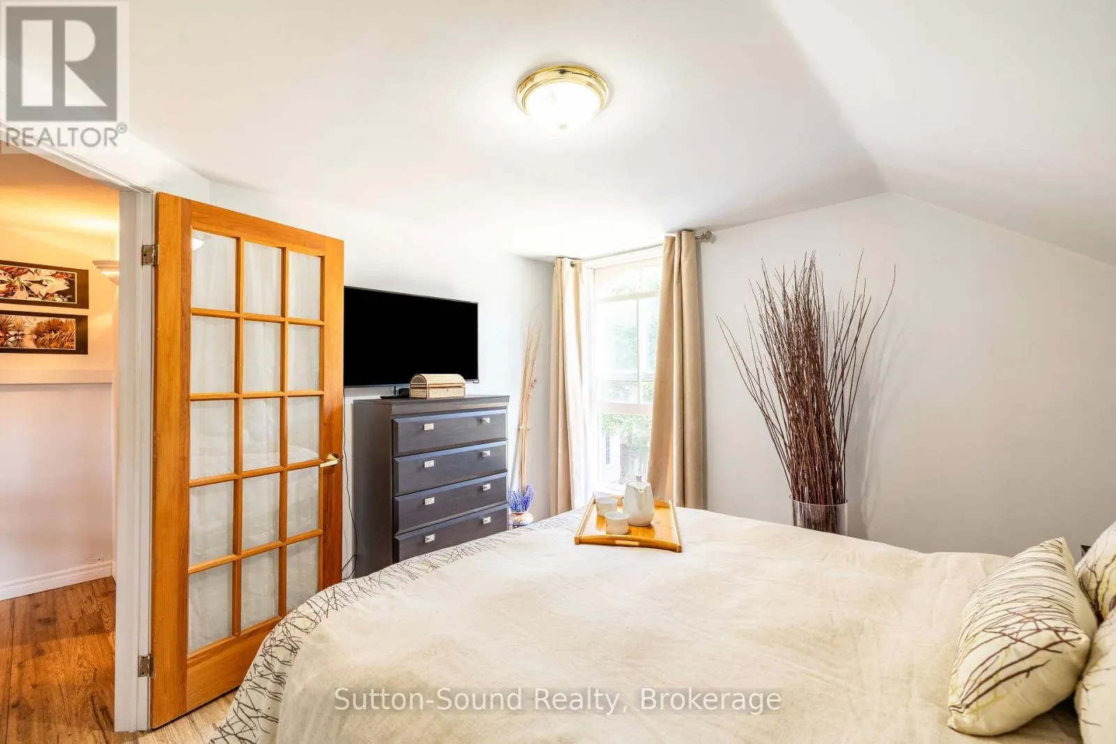 307 FOURTH STREET W