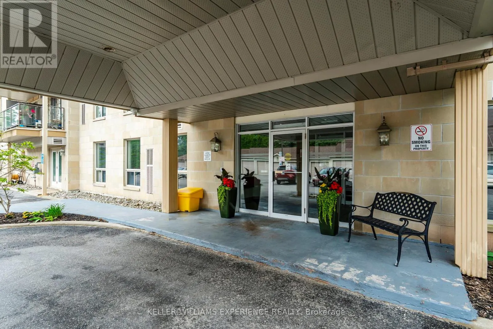 UNIT 111 - 486 LACLIE STREET