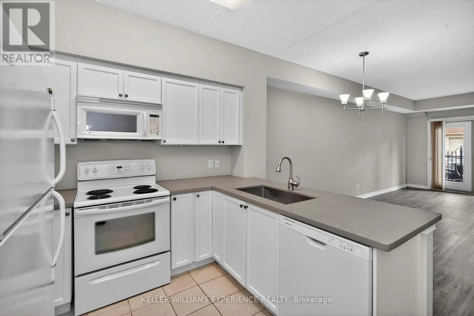 UNIT 111 - 486 LACLIE STREET