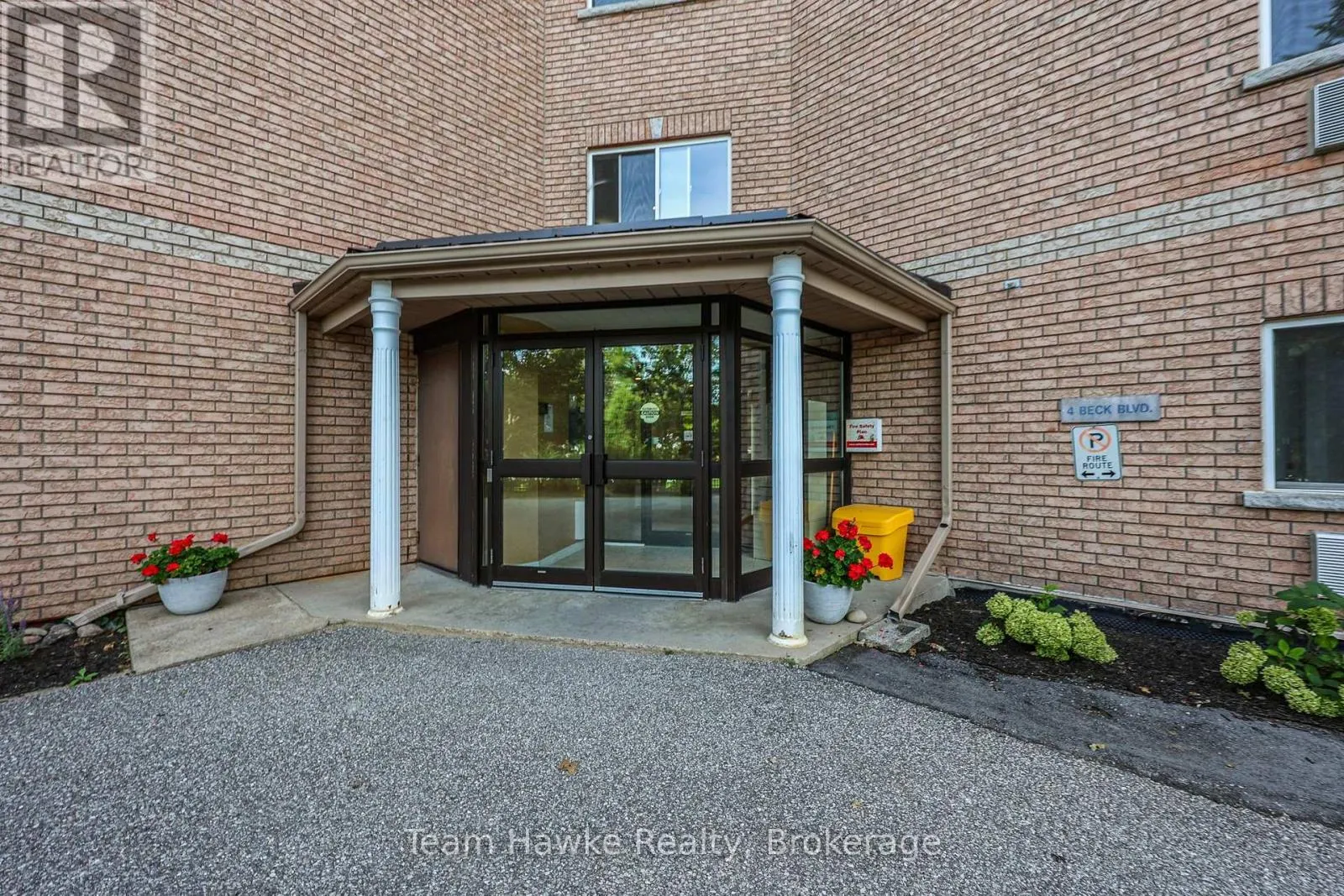 306 - 4 BECK BOULEVARD #306