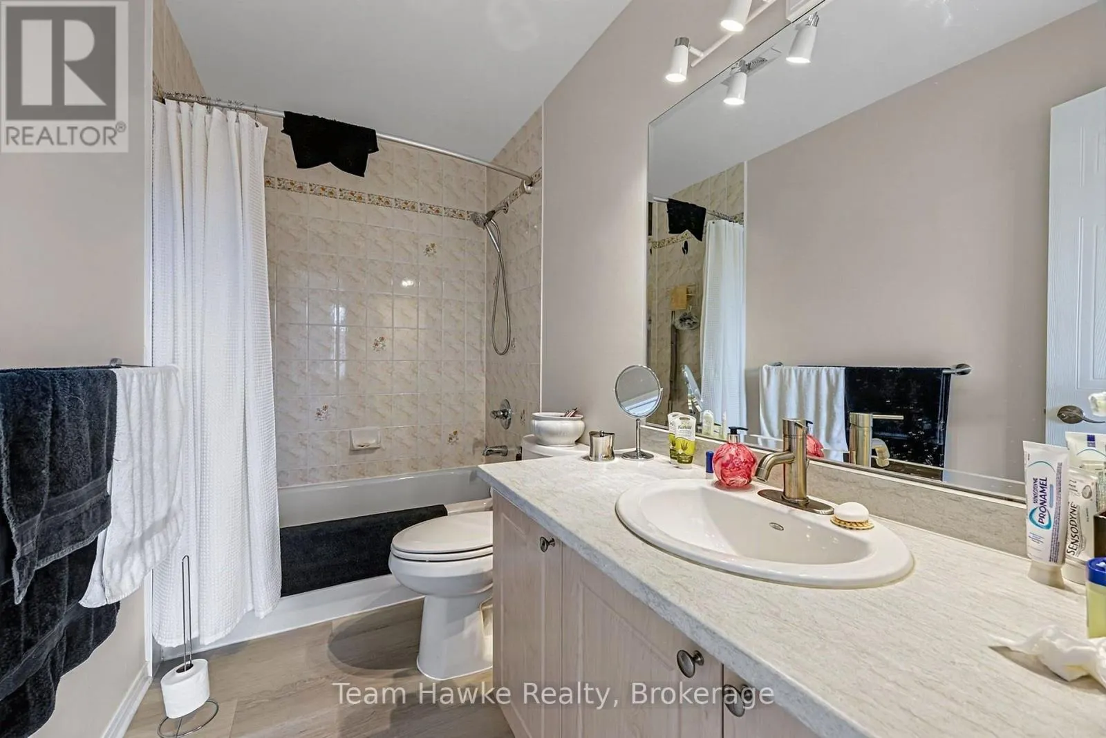 306 - 4 BECK BOULEVARD #306