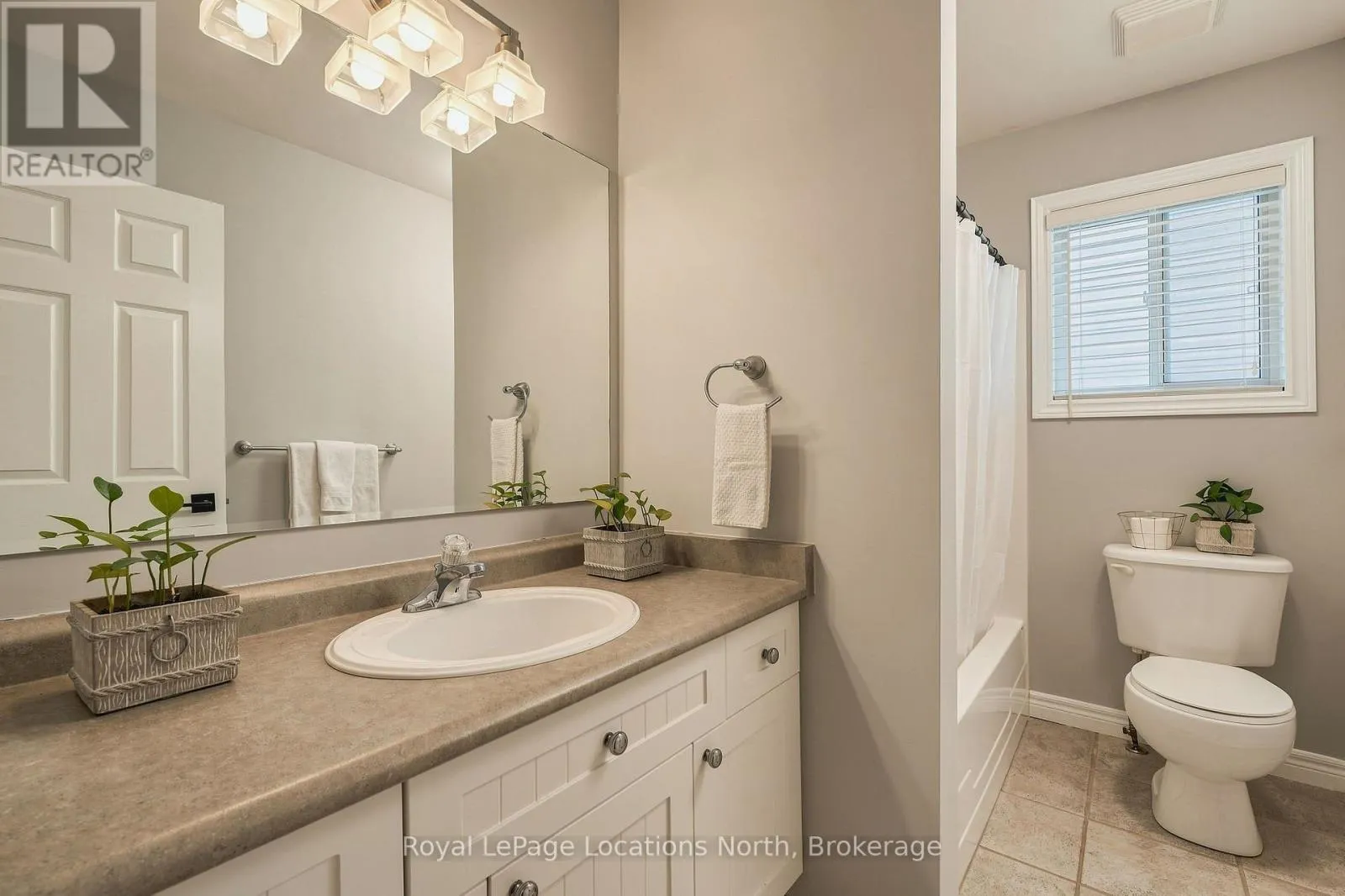 20 HIGHLANDS CRESCENT