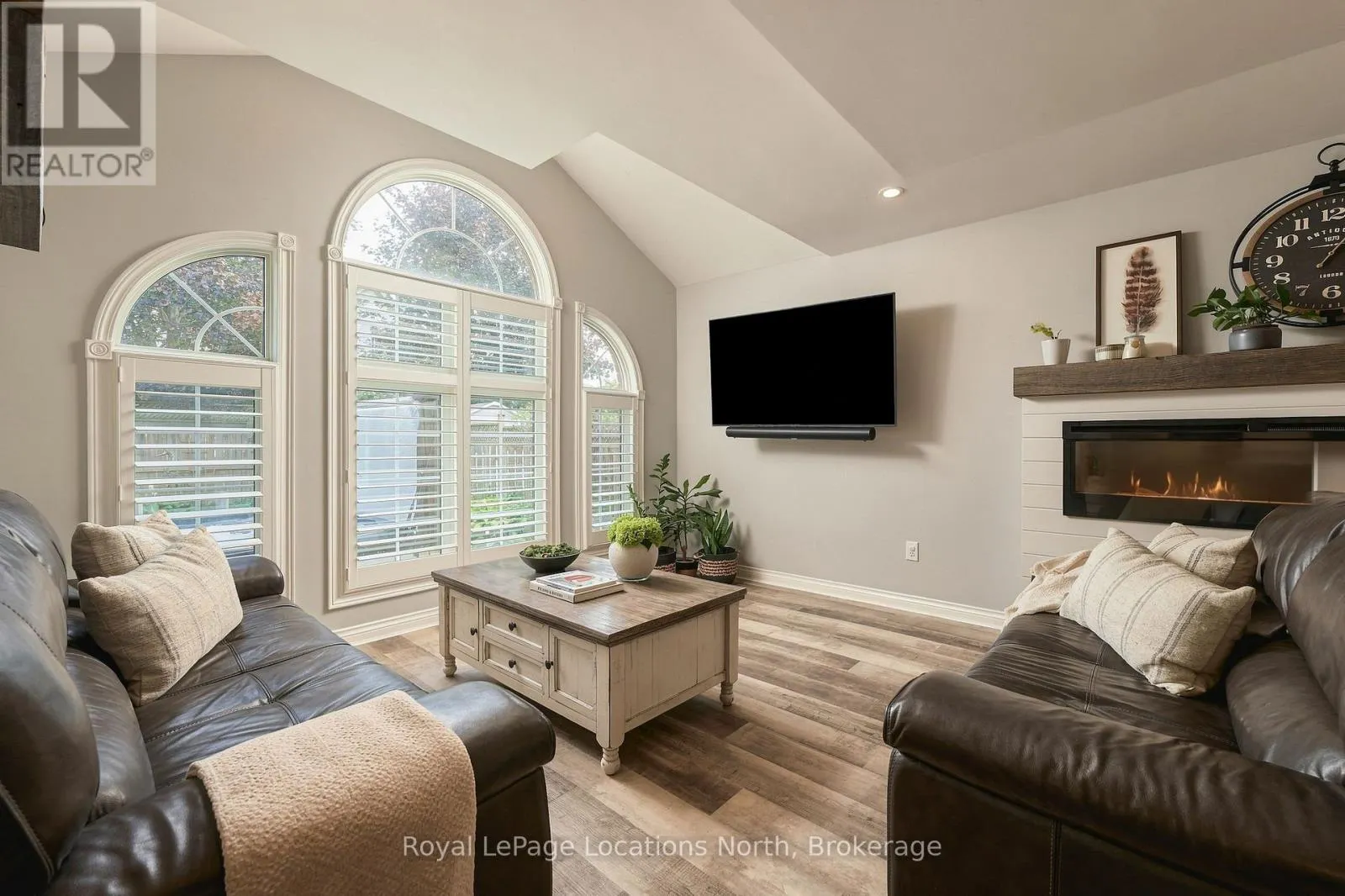 20 HIGHLANDS CRESCENT