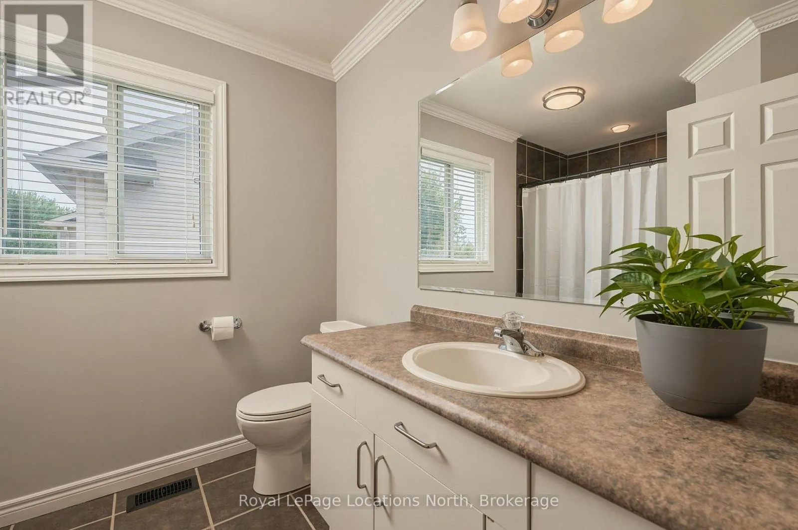 20 HIGHLANDS CRESCENT