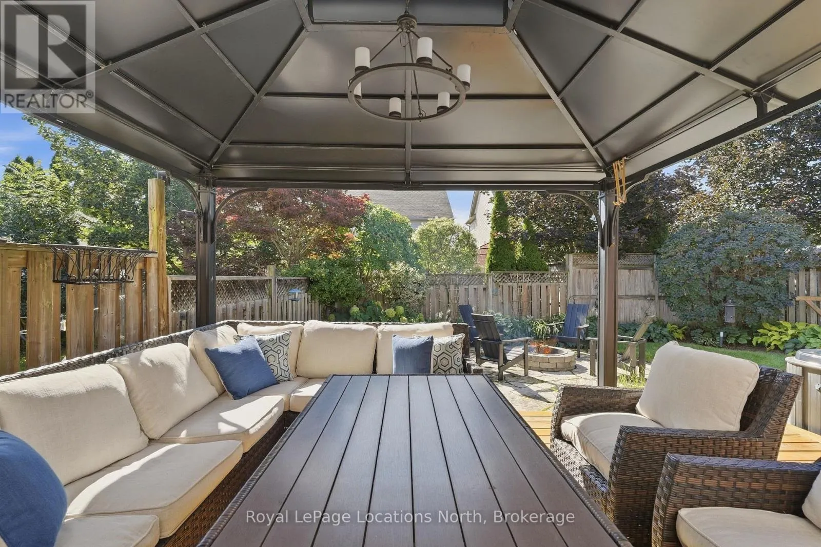 20 HIGHLANDS CRESCENT