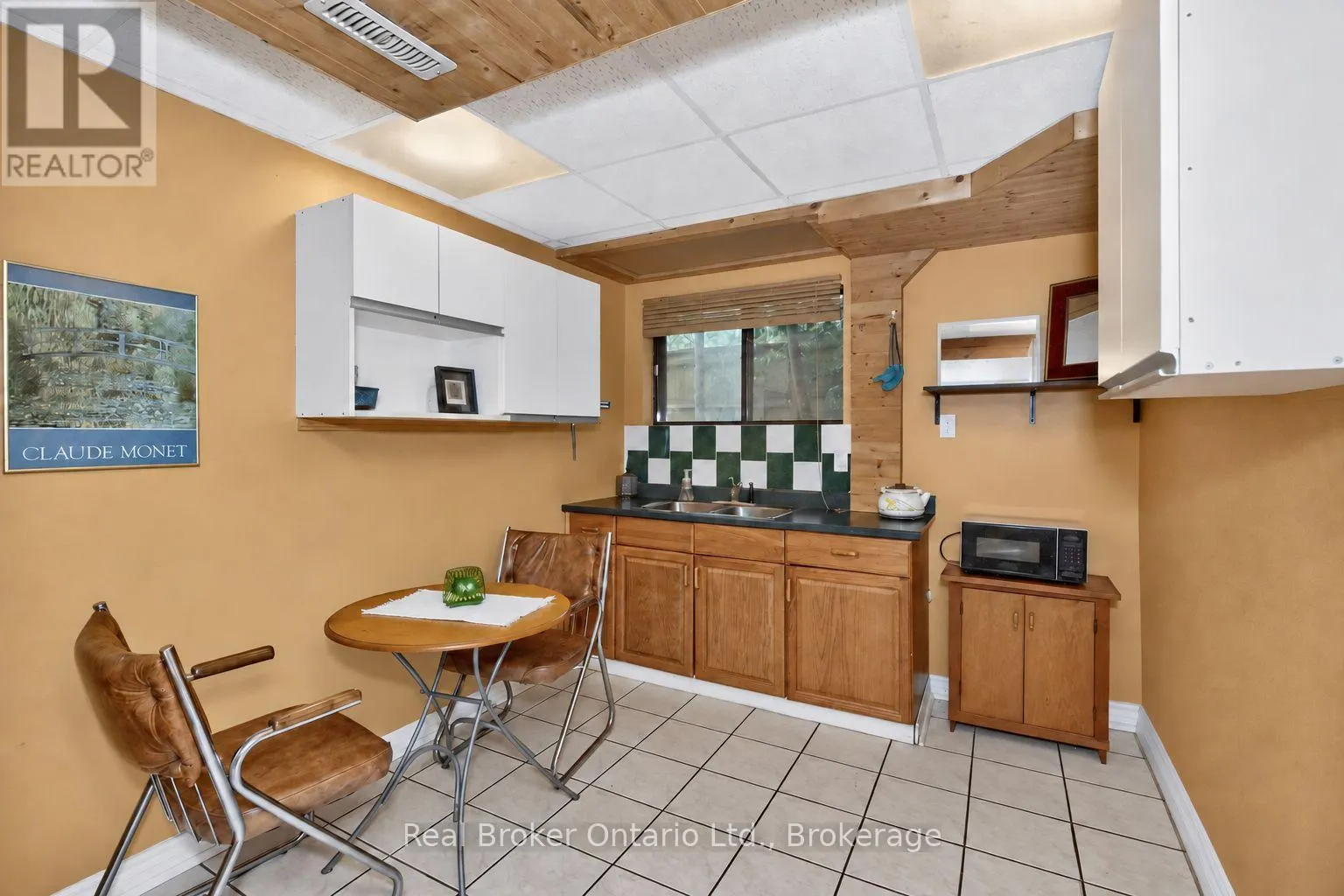 24 FERNANNE DRIVE