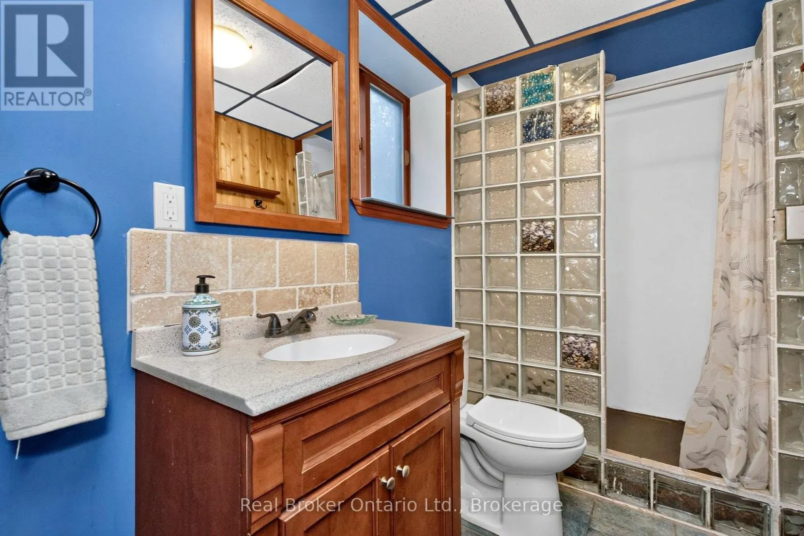 24 FERNANNE DRIVE