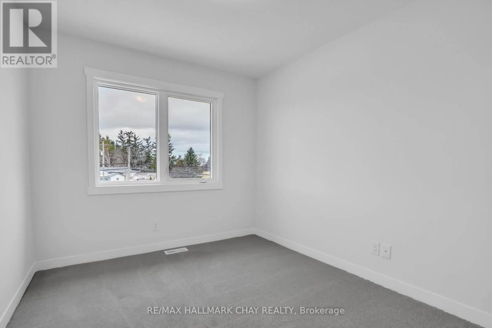 32 STRATH CRESCENT