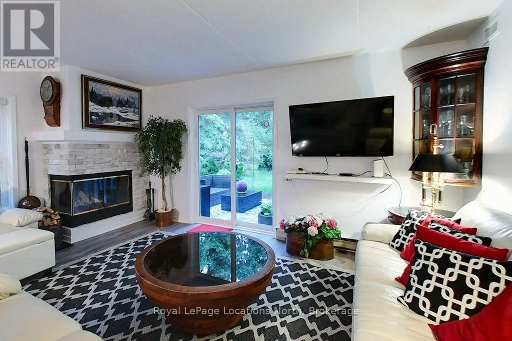 911 CEDAR POINTE COURT