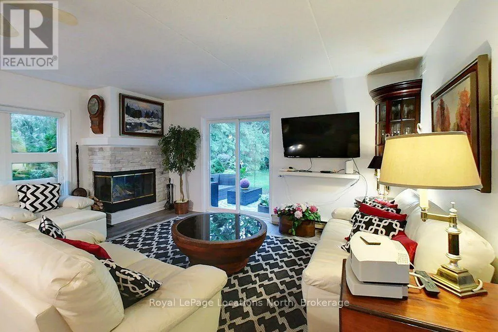 911 CEDAR POINTE COURT
