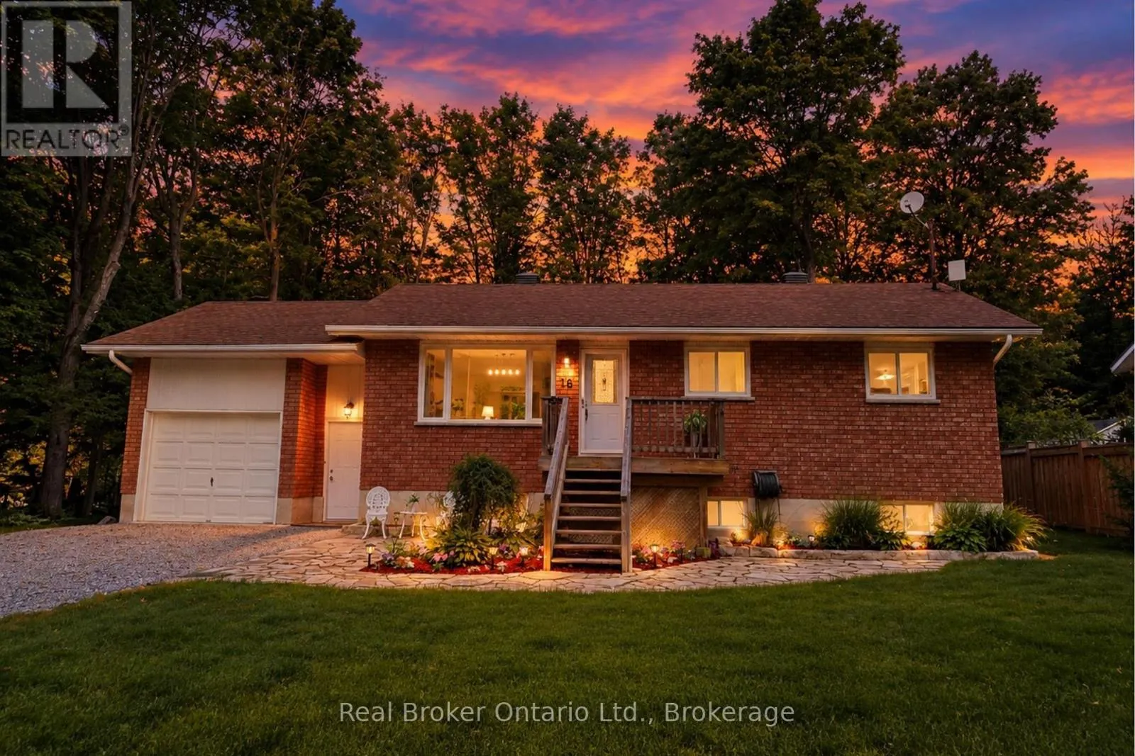 16 MUNDY AVENUE