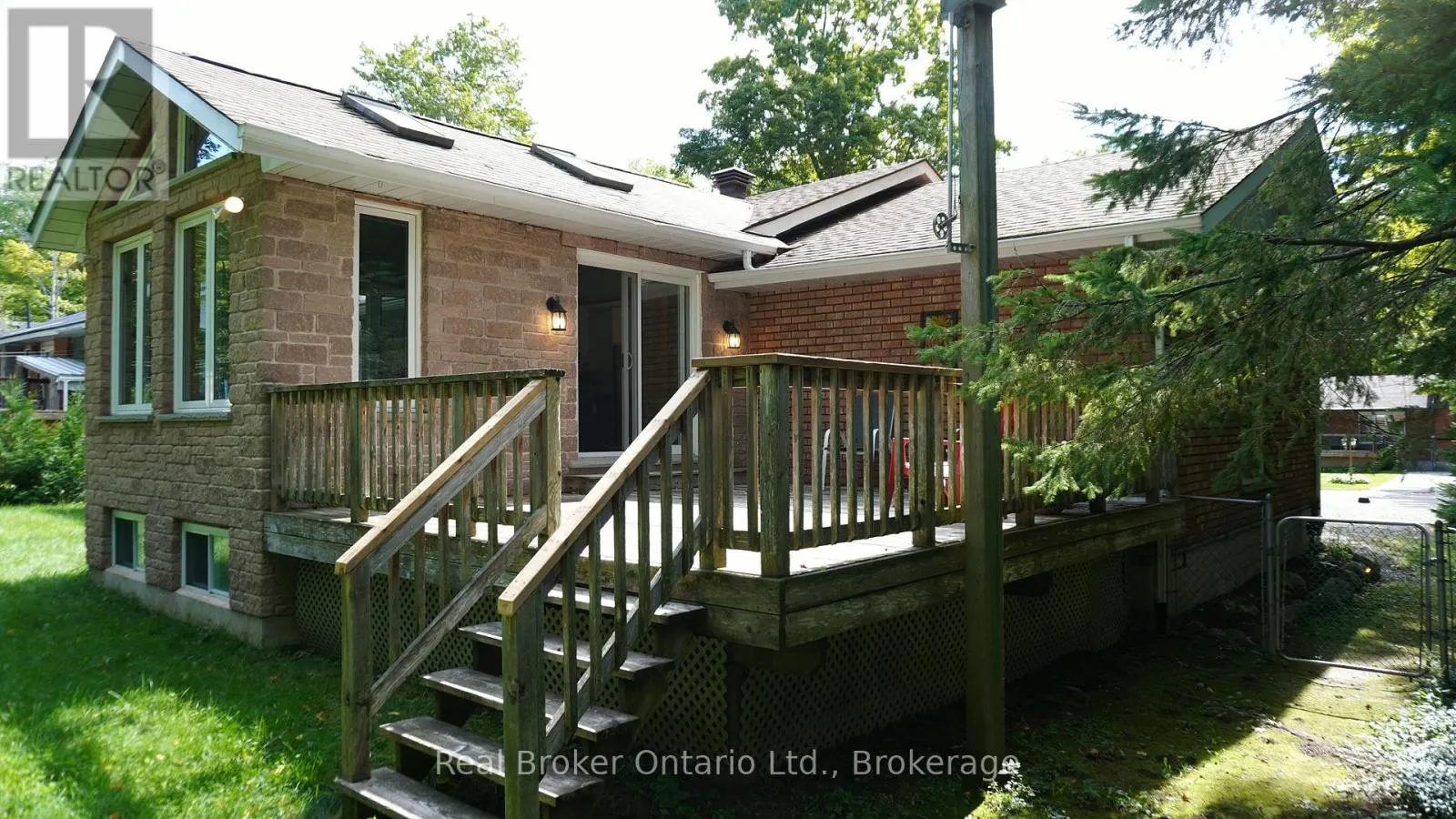 16 MUNDY AVENUE