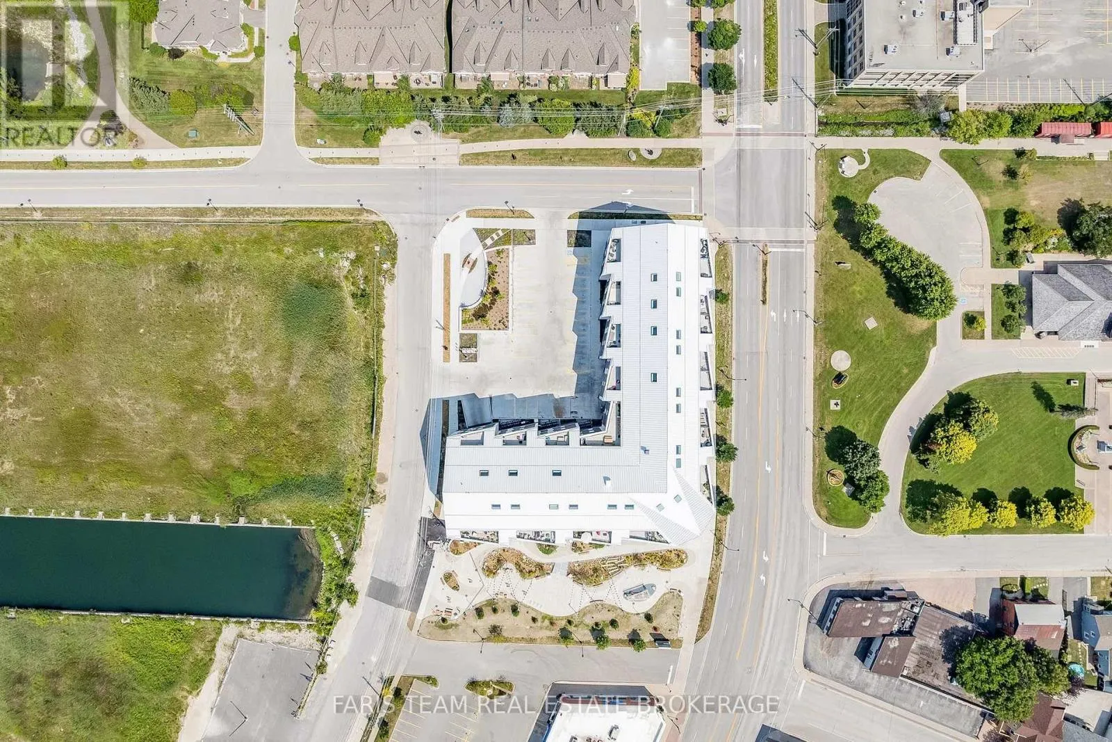 209 - 31 HURON STREET
