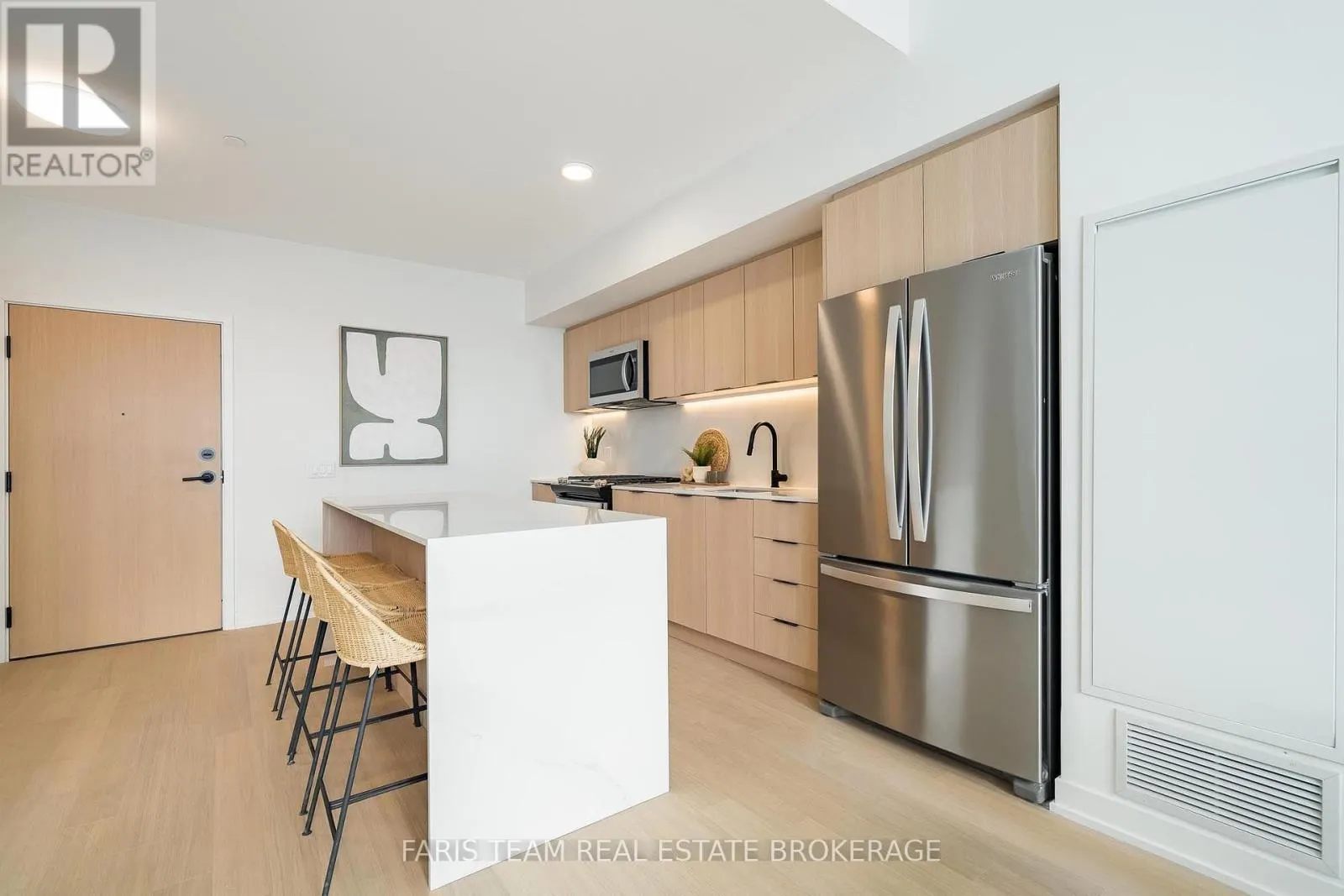 611 - 31 HURON STREET