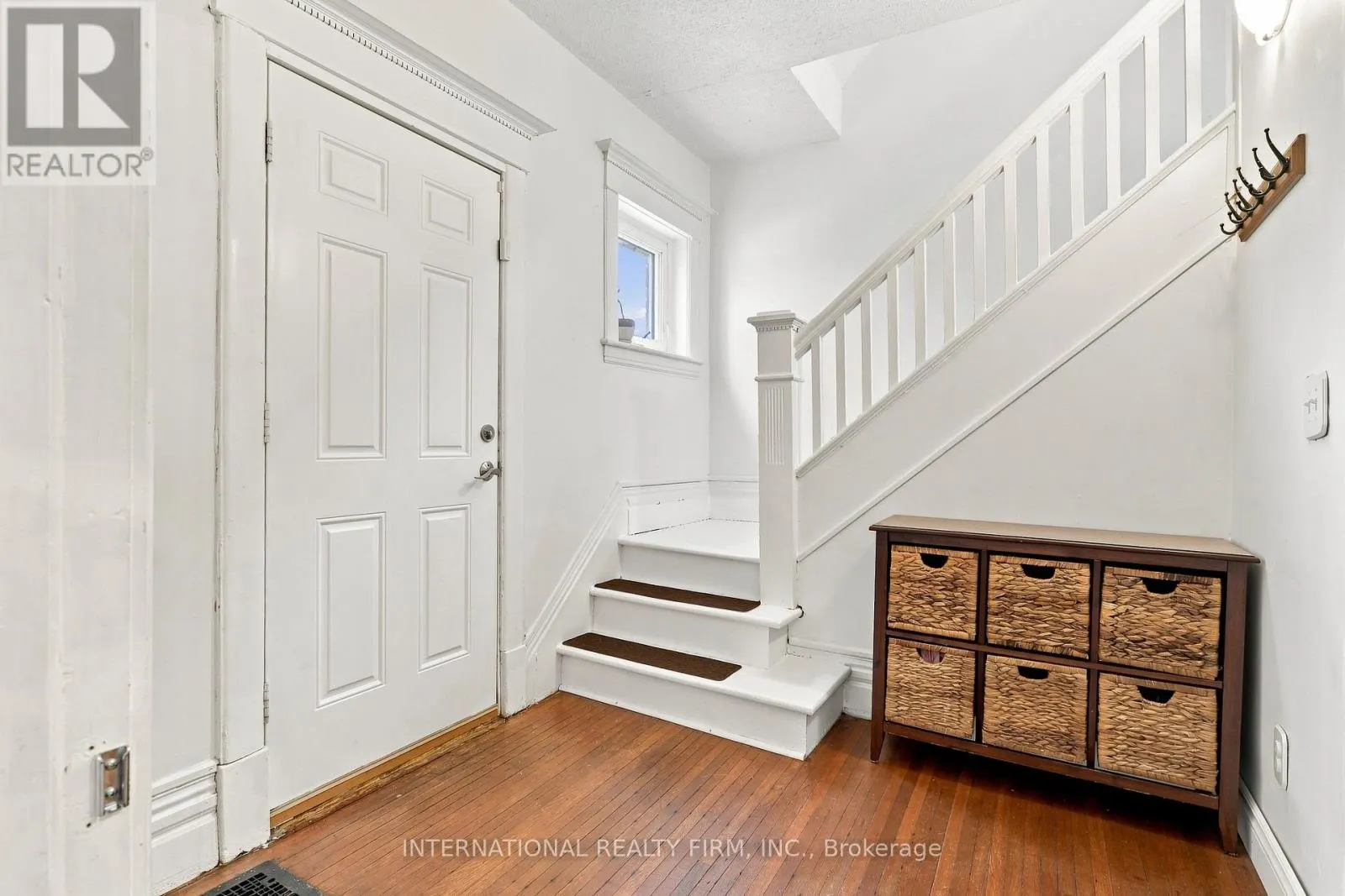158 SIXTH STREET