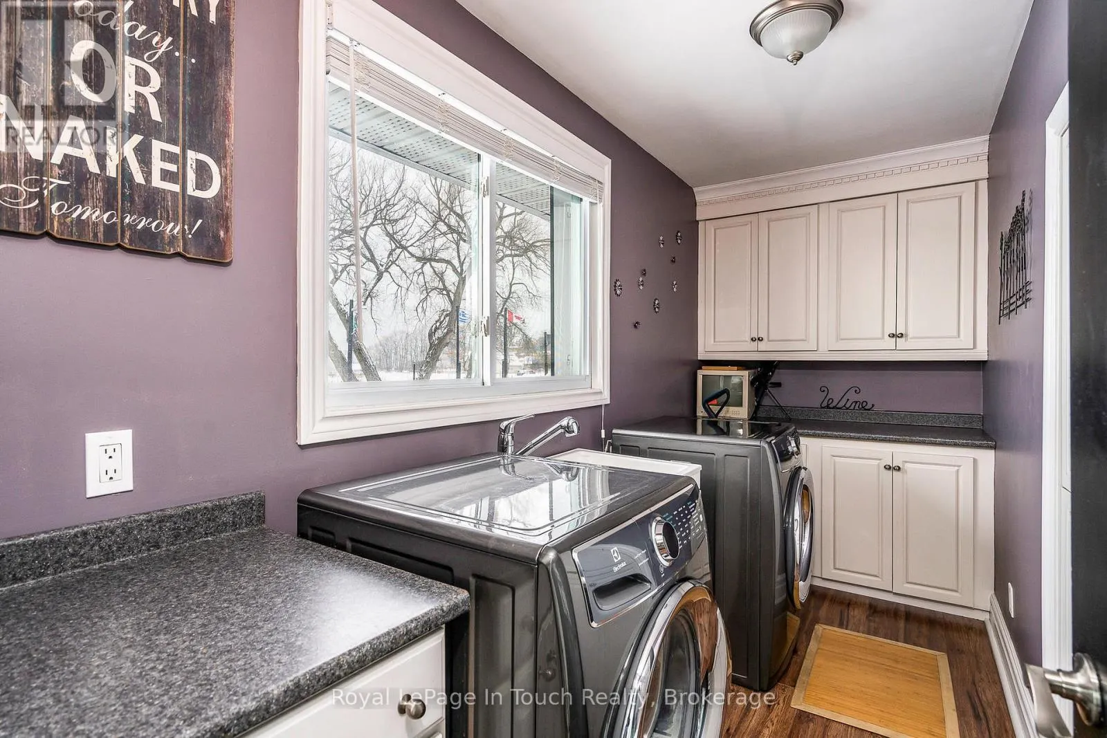8 TINY BEACHES ROAD S