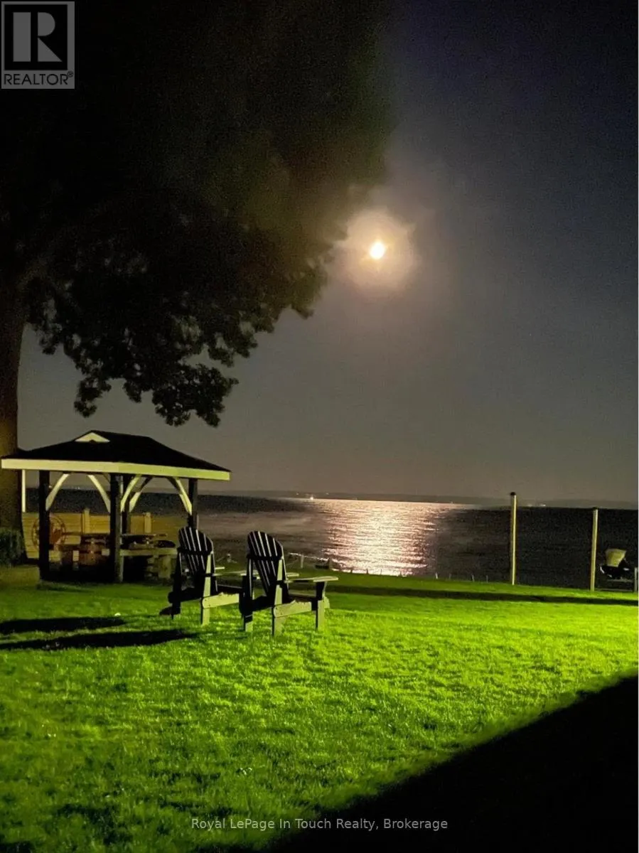 8 TINY BEACHES ROAD S