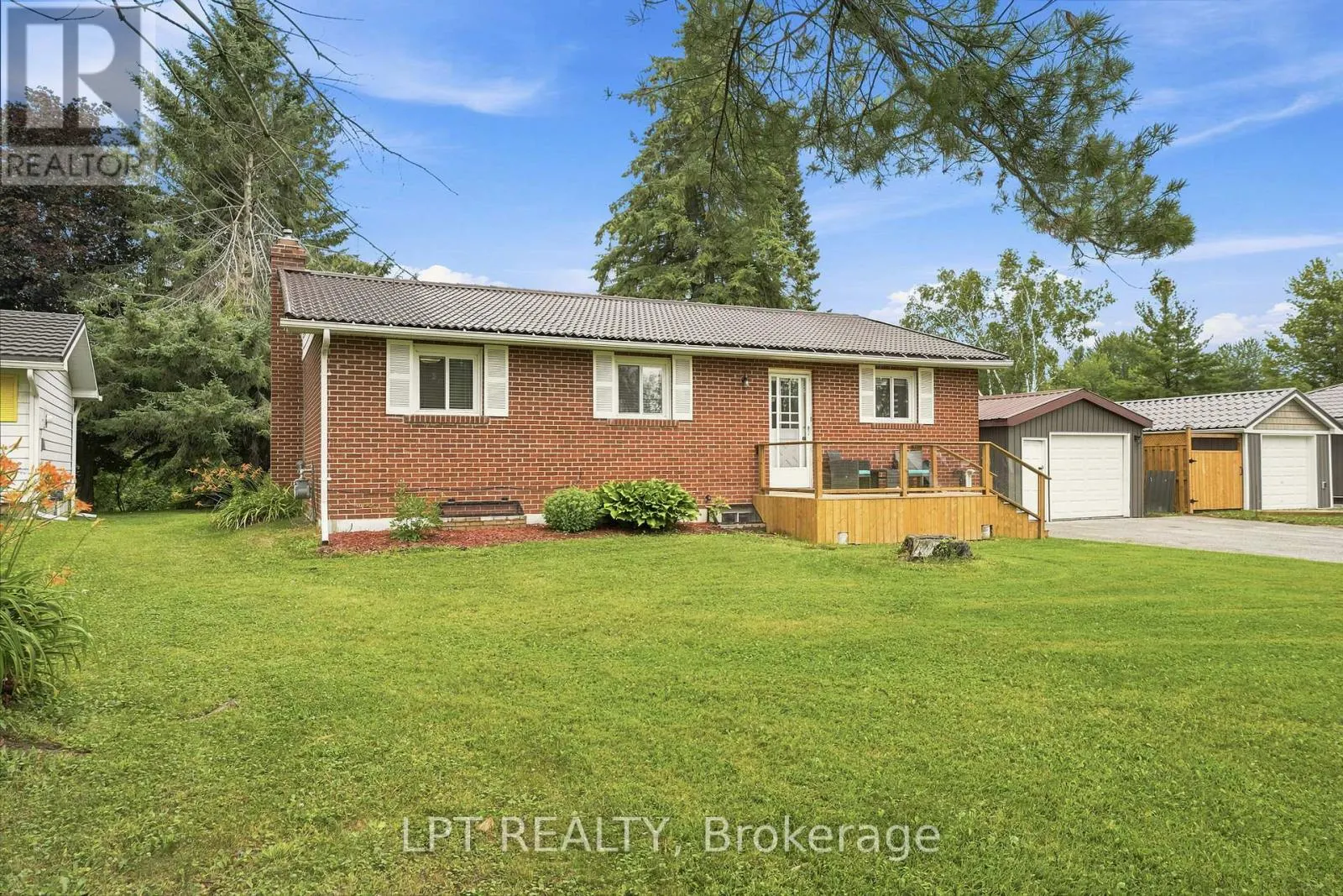 2628 WESTSHORE CRESCENT